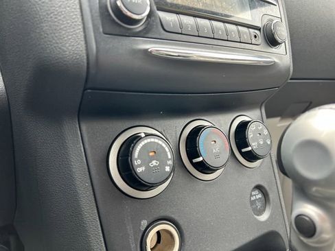 Used 2012 Nissan Rogue SV FWD image 38