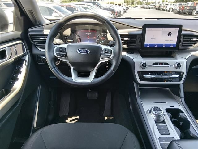 Certified 2023 Ford Explorer XLT RWD image 11