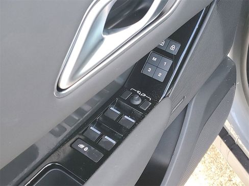 Used 2024 Land Rover Range Rover Velar Dynamic SE image 10