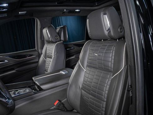 Used 2023 Cadillac Escalade ESV V w/ Heavy-Duty Trailer Package AWD/4WD image 18