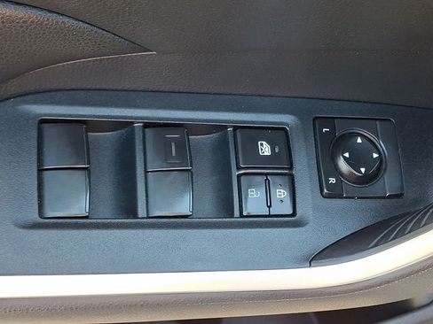 Used 2019 Toyota RAV4 LE w/ All Weather Liner Package AWD/4WD image 25