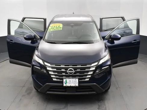 Used 2025 Nissan Rogue SV image 10