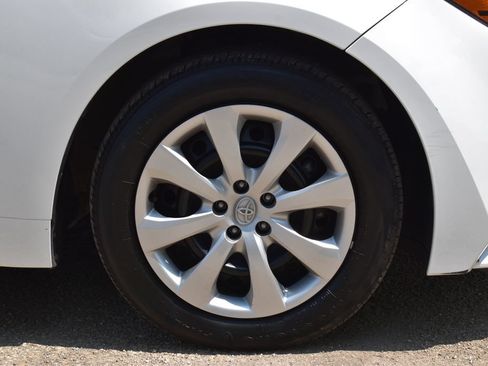Used 2025 Toyota Corolla LE FWD image 4