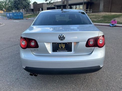 Used 2009 Volkswagen Jetta SEL FWD image 4