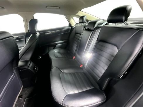Used 2017 Ford Fusion SE w/ Fusion SE Technology Package AWD/4WD image 26