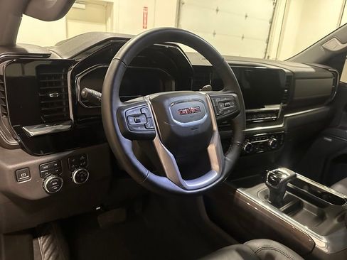 Used 2025 GMC Sierra 1500 SLT AWD/4WD image 19