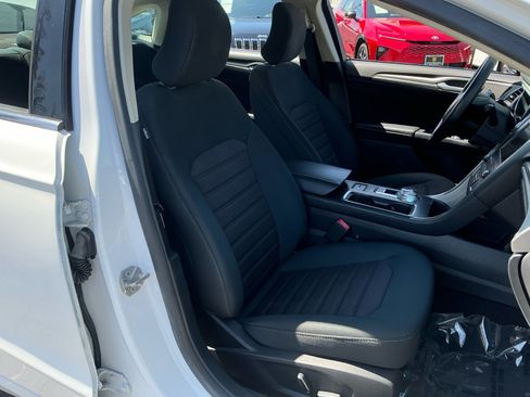 Used 2019 Ford Fusion SE FWD image 21
