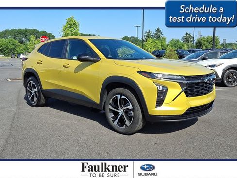 Used 2024 Chevrolet Trax RS FWD image 1