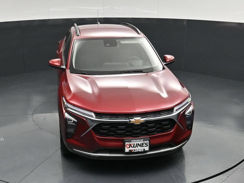 Used 2025 Chevrolet Trax LT w/ LT Convenience Package FWD image 44