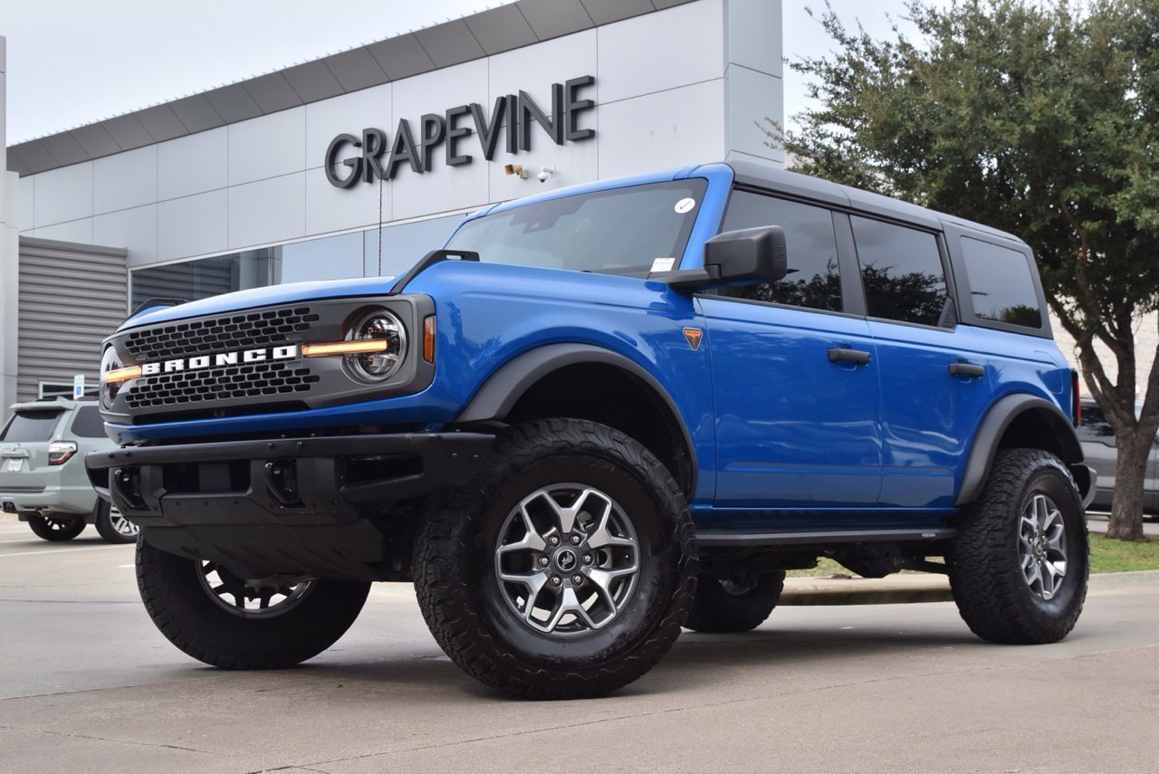 Used 2025 Ford Bronco Badlands AWD/4WD image 2