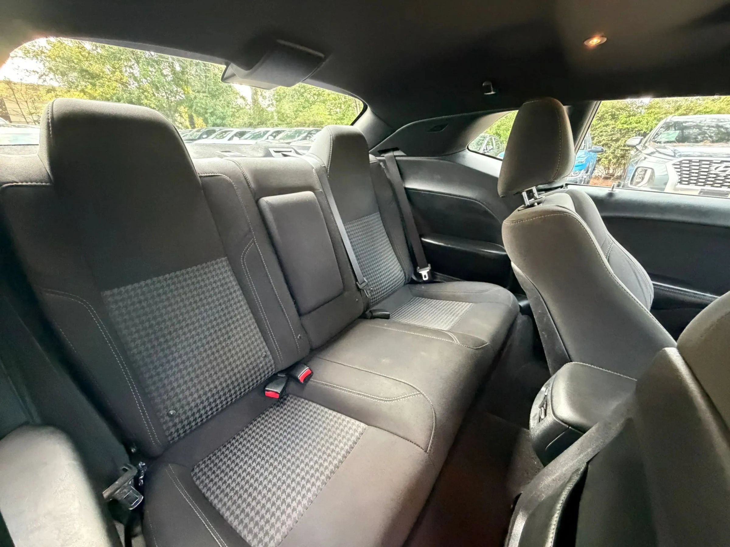Used 2016 Dodge Challenger SXT RWD image 11