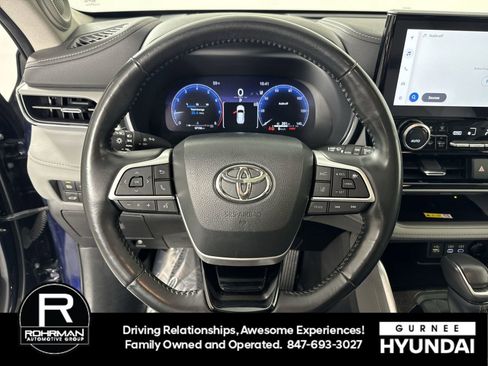 Used 2023 Toyota Highlander Platinum image 11