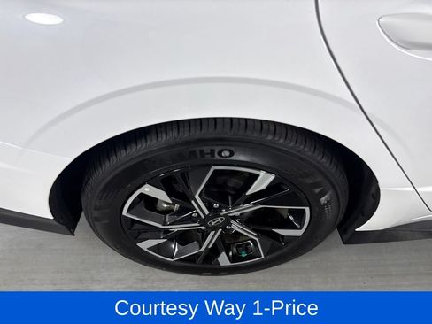 Used 2025 Hyundai Sonata SEL FWD image 13