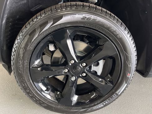 New 2026 Jeep Grand Cherokee Limited w/ Limited Altitude Package image 7