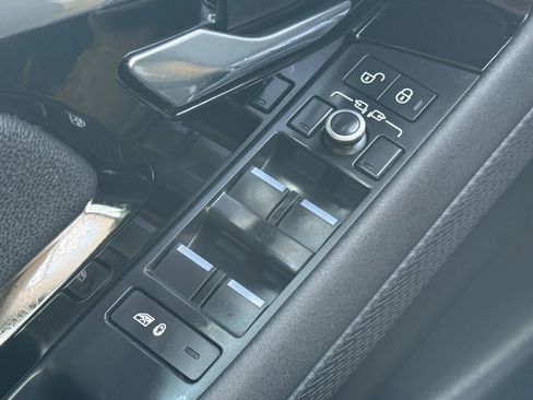 Used 2020 Land Rover Range Rover Evoque S image 39