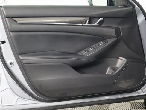 Used 2018 Honda Accord Sport image 12