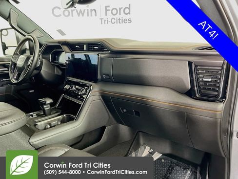 Used 2024 GMC Sierra 1500 AT4 w/ Technology Package AWD/4WD image 30