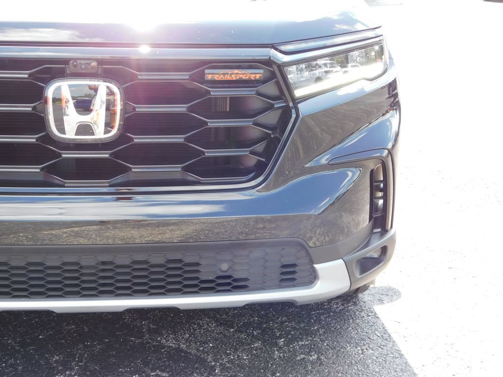 Used 2025 Honda Pilot TrailSport image 9