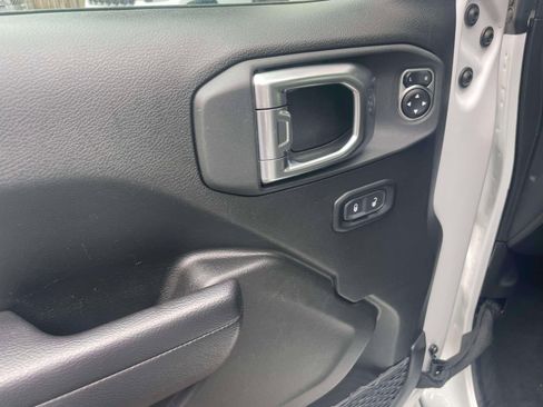 Used 2024 Jeep Wrangler Unlimited Rubicon image 17