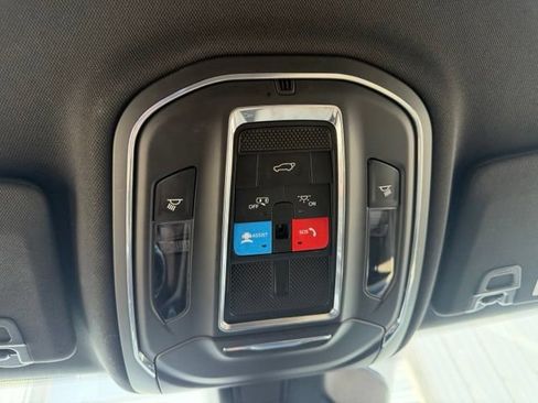 Used 2023 Jeep Grand Cherokee Limited AWD/4WD image 30