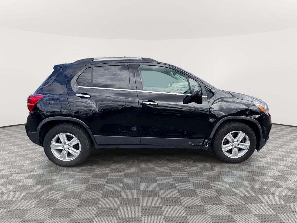 Used 2019 Chevrolet Trax LT w/ LT Convenience Package FWD image 7