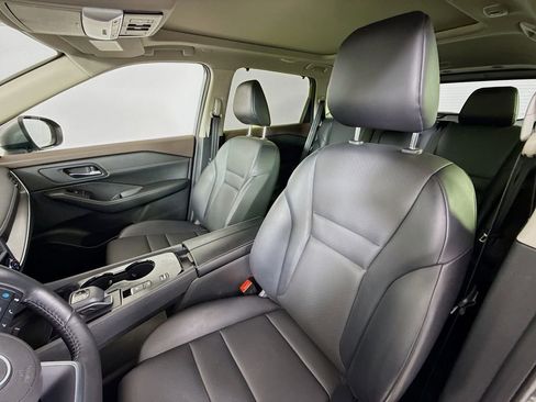 Used 2023 Nissan Rogue SV w/ SV Premium B Package image 11