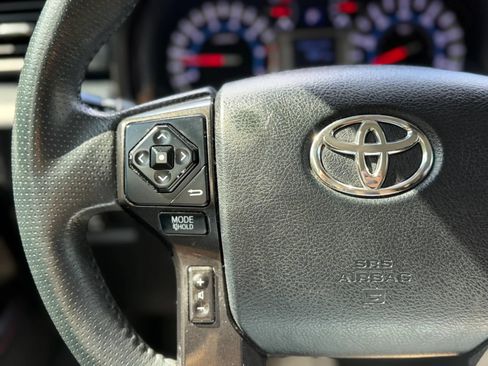 Used 2018 Toyota 4Runner TRD Off-Road AWD/4WD image 32