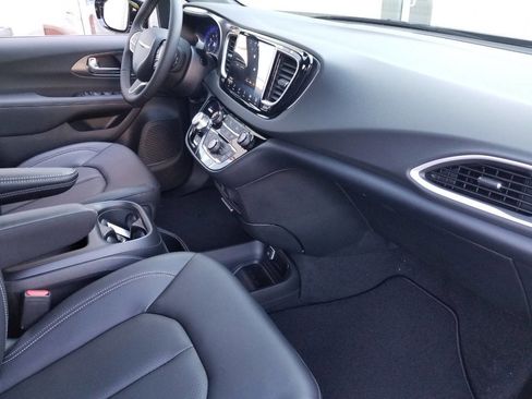 New 2026 Chrysler Voyager LX image 11