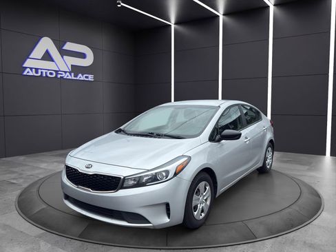Used 2017 Kia Forte LX image 1
