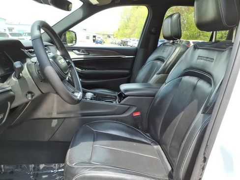 Used 2022 Jeep Grand Cherokee Overland AWD/4WD image 10