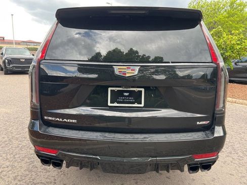 Used 2023 Cadillac Escalade ESV V w/ LPO, Floor Liner Package AWD/4WD image 5