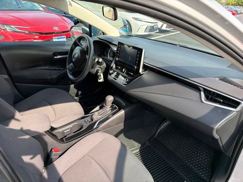 Used 2020 Toyota Corolla LE FWD image 9