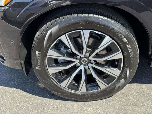 Used 2024 Volvo XC60 B5 Plus w/ Protection Package Premier AWD/4WD image 8