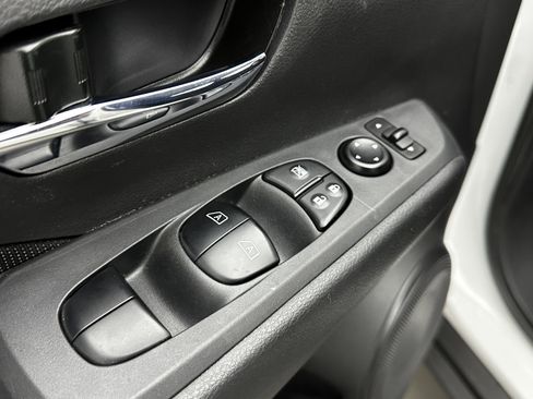 Used 2024 Nissan Kicks SV image 11