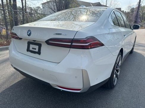 Used 2025 BMW i5 xDrive40 w/ Premium Package image 5