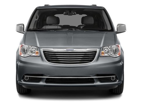Used 2016 Chrysler Town & Country Touring-L image 7