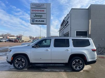 Used 2023 Jeep Wagoneer Series III w/ Rear Seat Video Group 1