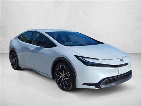 Certified 2025 Toyota Prius XLE image 3