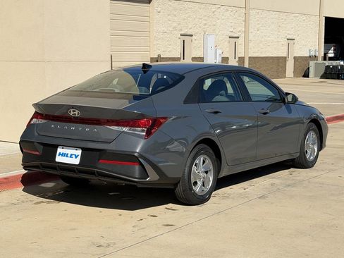 New 2026 Hyundai Elantra SE image 4