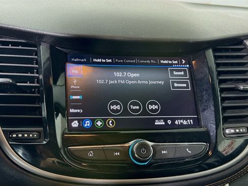 Used 2020 Chevrolet Trax LT w/ LT Convenience Package image 6