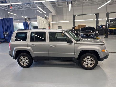 Used 2015 Jeep Patriot Sport w/ Power Value Group AWD/4WD image 4