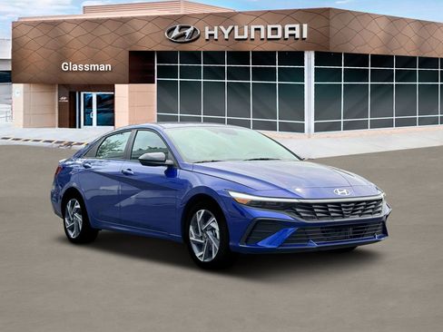 New 2025 Hyundai Elantra SEL image 11