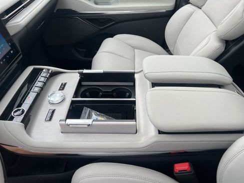 New 2026 Lincoln Navigator Reserve AWD/4WD image 19