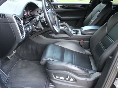 Used 2019 Porsche Cayenne S AWD/4WD image 11