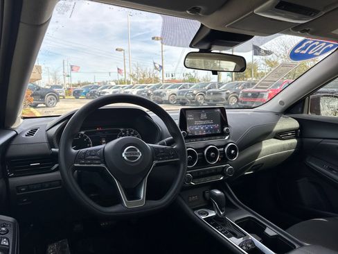 Certified 2023 Nissan Sentra SV image 21
