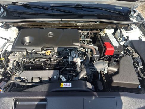 Used 2020 Toyota Camry LE image 10