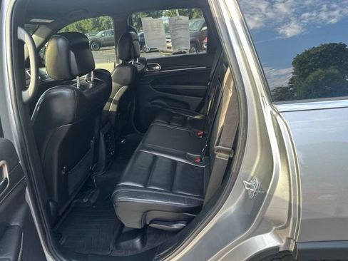 Used 2017 Jeep Grand Cherokee Limited AWD/4WD image 10