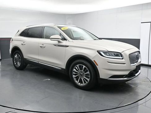 Used 2022 Lincoln Nautilus Reserve AWD/4WD image 2