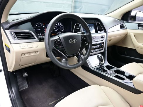 Used 2017 Hyundai Sonata SE w/ Cargo Package image 11