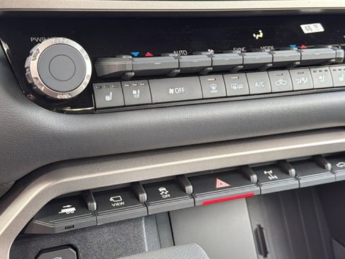 New 2026 Toyota Tundra Platinum AWD/4WD image 14